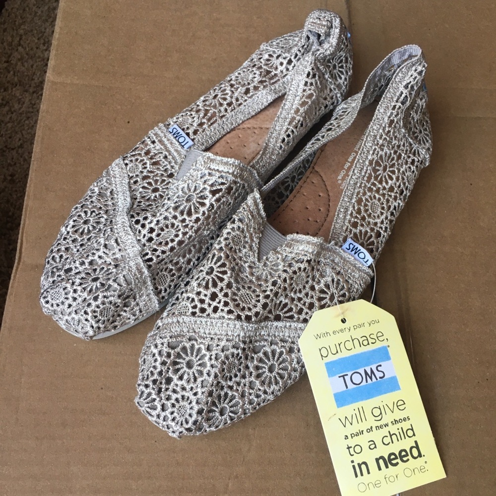 Women’s Classic Crochet Toms